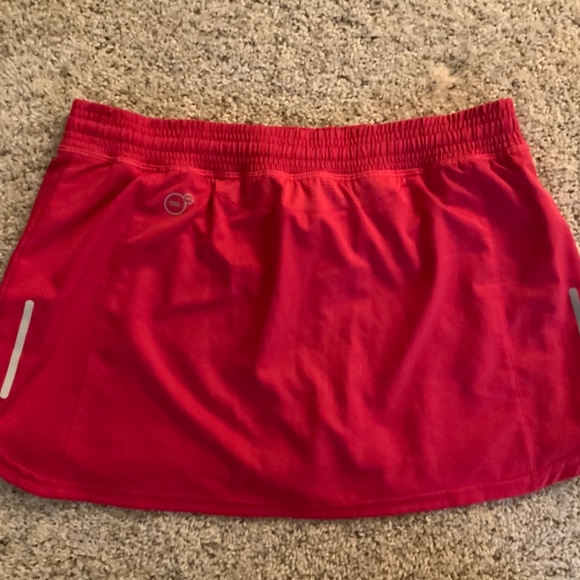 Puma skort size medium - Picture 3 of 4
